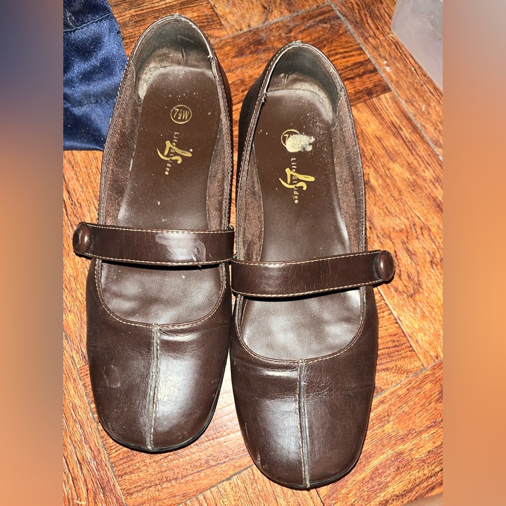 Life Stride Brown Flats - Picture 1 of 5